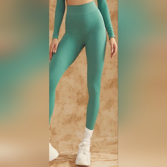 PRETTY LITTLE THING Green Contour Seamless Gym Leggings Size UK S - Picture 4 of 5